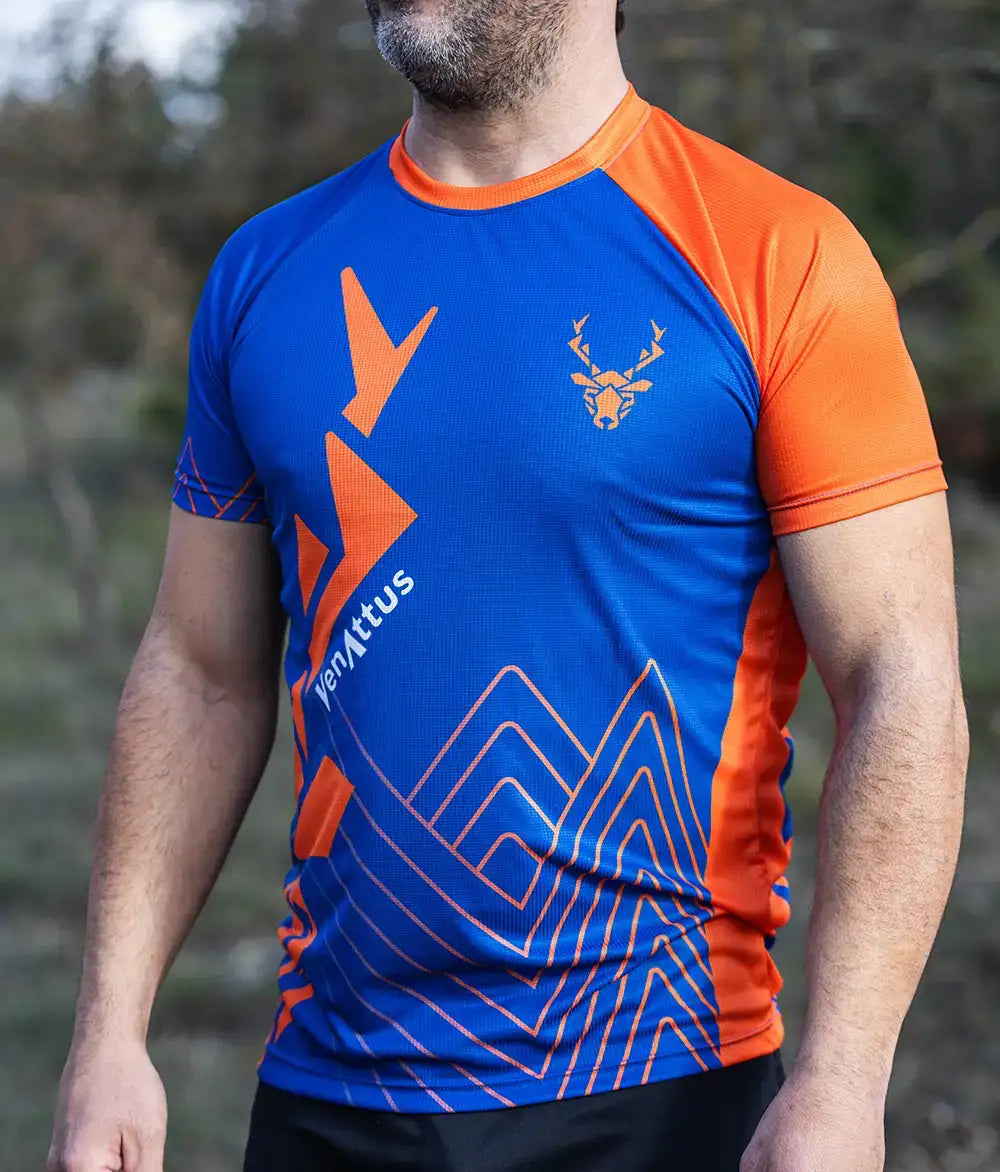 https://www.venattus.com/cdn/shop/files/camiseta-running-jano-naranja-10.webp?v=1702141600&width=1445